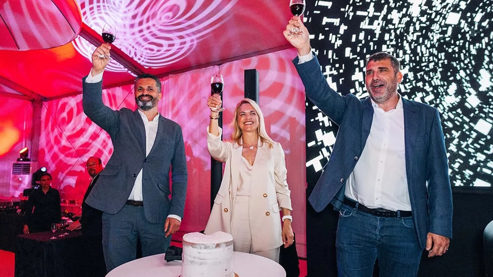 Filipe Silva, Sabrina Brossard and Jean-Michel Puiatti celebrating the inauguration of Conextivity Group’s Amarante production site.