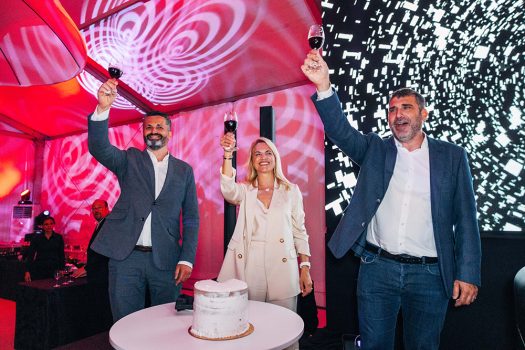 The 70th anniversary cake: (from left to right) Filipe Silva, General Manager of Conextivity Group’s Amarante site; Sabrina Brossard, President of Conextivity Group; Jean-Michel Puiatti, Chief Operating
 Officer of Conextivity Group